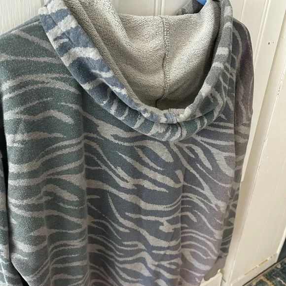 EUC 7 SEVEN Blue and Gray Women's Hoodie Sweater Zebra Print Long Sleeves Comfy! - Picture 11 of 11